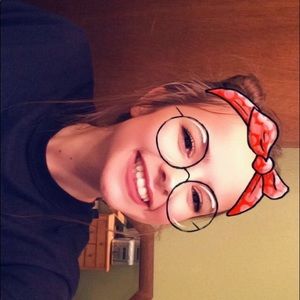 Meet your Posher, Alivia